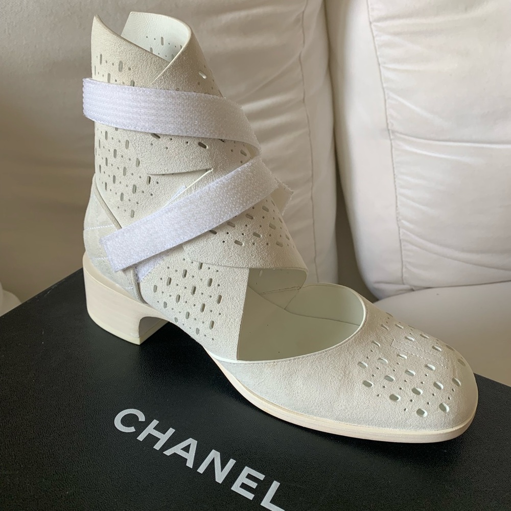 Chanel White Suede Boots women’s 7.5